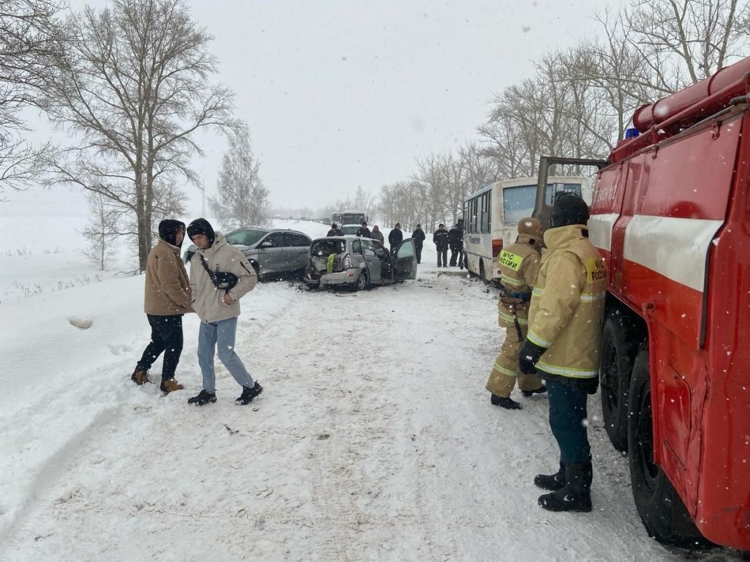 Пожарно-спасательные подразделения МЧС России выехали на ДТП в  Белебеевском районе